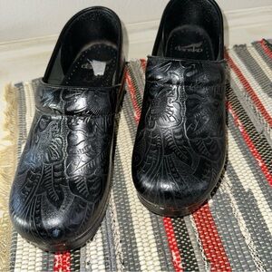 DANSKO Black  Floral Leather Tooled  Stapled Professional Clogs Size 38